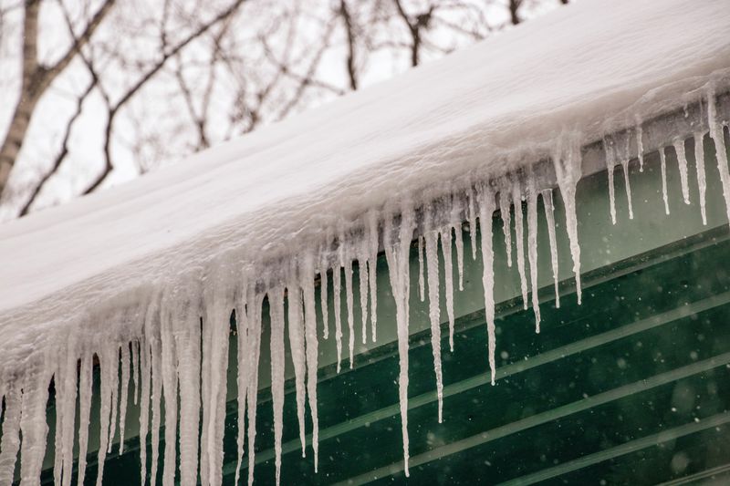 How Heat Tape Prevents Ice Dams and Roof Damage